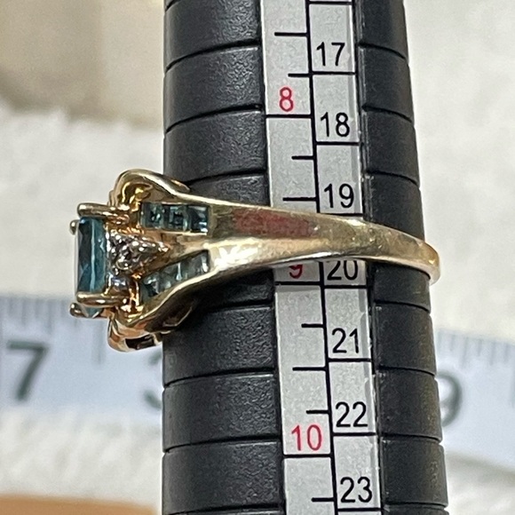 10k Blue Topaz and Diamond ring. Vintage. - Picture 8 of 9